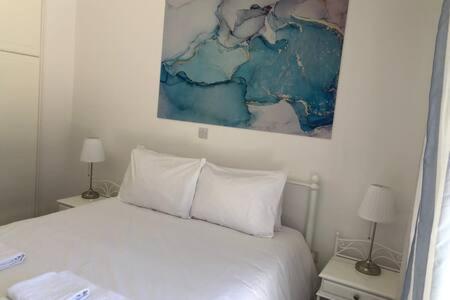 Kings Palace - Superb 2 Bed Ground Floor Apartment Paphos Extérieur photo