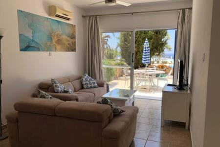 Kings Palace - Superb 2 Bed Ground Floor Apartment Paphos Extérieur photo