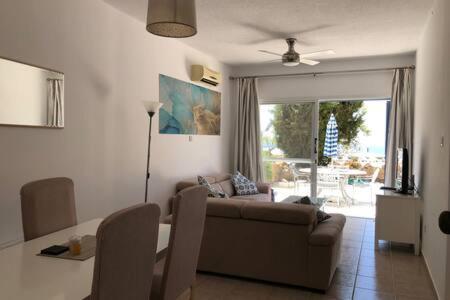 Kings Palace - Superb 2 Bed Ground Floor Apartment Paphos Extérieur photo