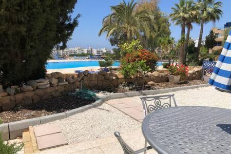 Kings Palace - Superb 2 Bed Ground Floor Apartment Paphos Extérieur photo