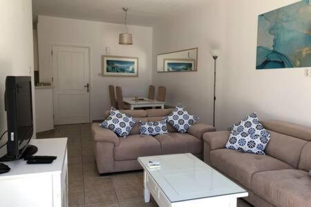 Kings Palace - Superb 2 Bed Ground Floor Apartment Paphos Extérieur photo