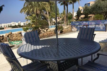 Kings Palace - Superb 2 Bed Ground Floor Apartment Paphos Extérieur photo