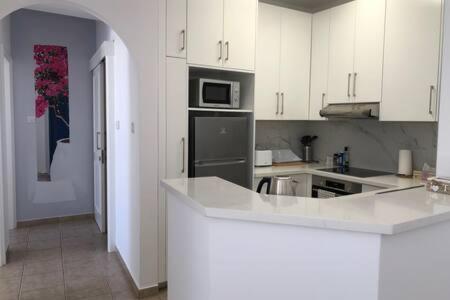 Kings Palace - Superb 2 Bed Ground Floor Apartment Paphos Extérieur photo