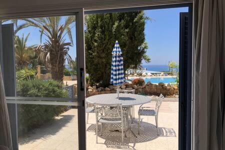 Kings Palace - Superb 2 Bed Ground Floor Apartment Paphos Extérieur photo